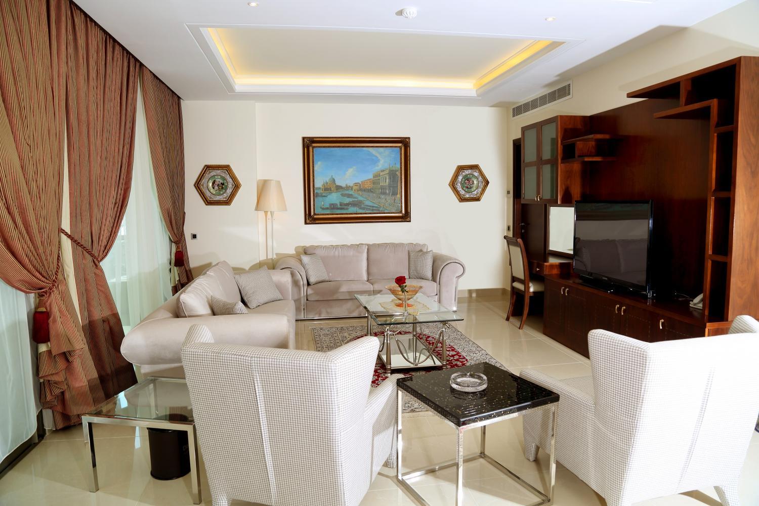 Dolphin Royal 4*